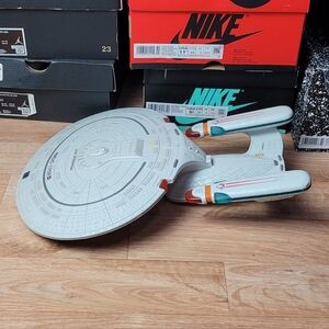 Star Trek Next Generation Playmates Enterprise D Starship NCC-1701-D 1992. Works